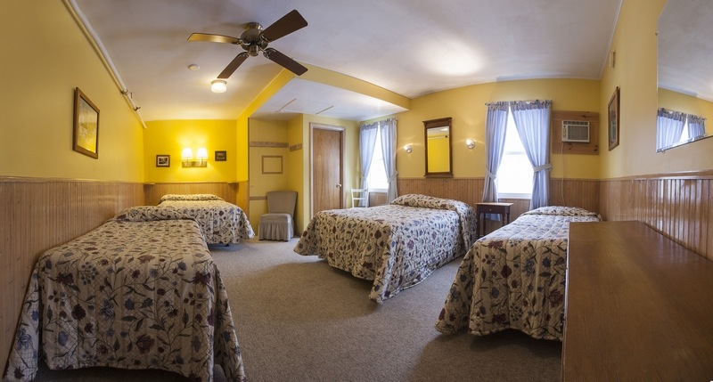 Gray Ghost Inn Room 208 Quad room