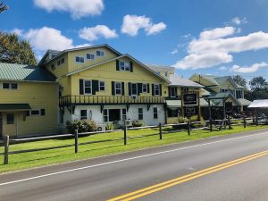 Gray Ghost Inn Exterior